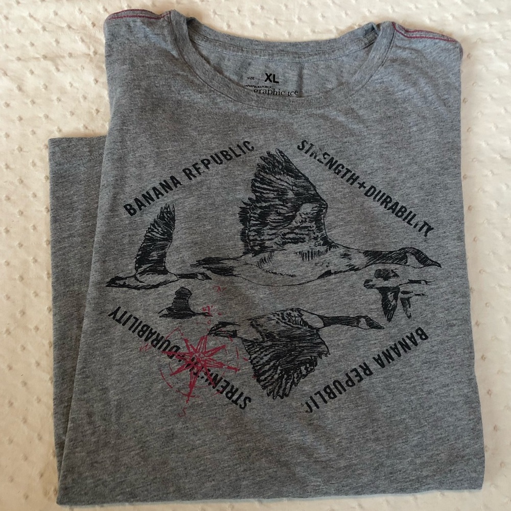 Banana Republic Graphic Tee XL~ Great Condition!!’